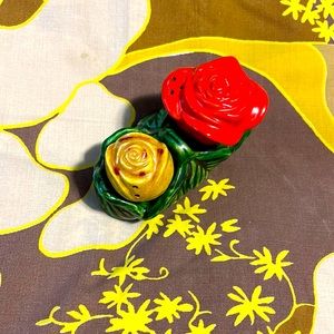 Vintage 1960s Japanese floral salt and pepper shakers 🧂🧂